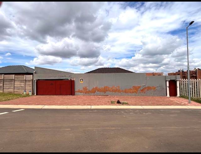 3 BEDROOM HOUSE FOR SALE IN LOTUS GARDENS